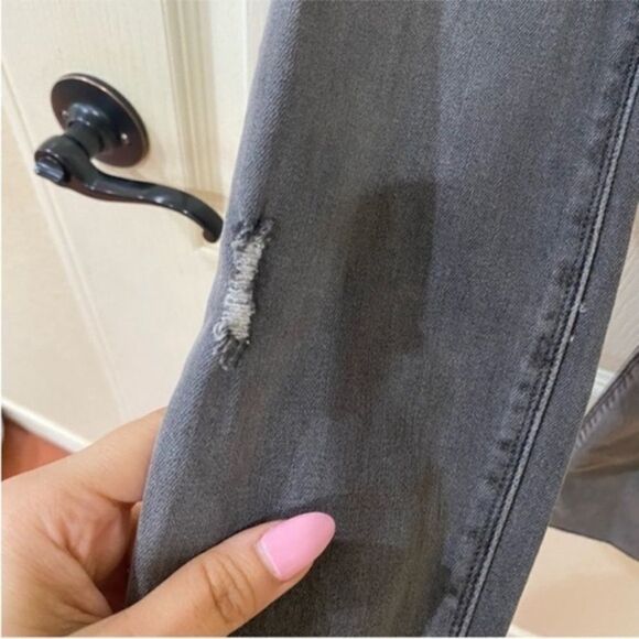 NWT SPANX Jean-Ish Distressed Raw Released Hem Skinny Legging Jeans - Picture 7 of 8